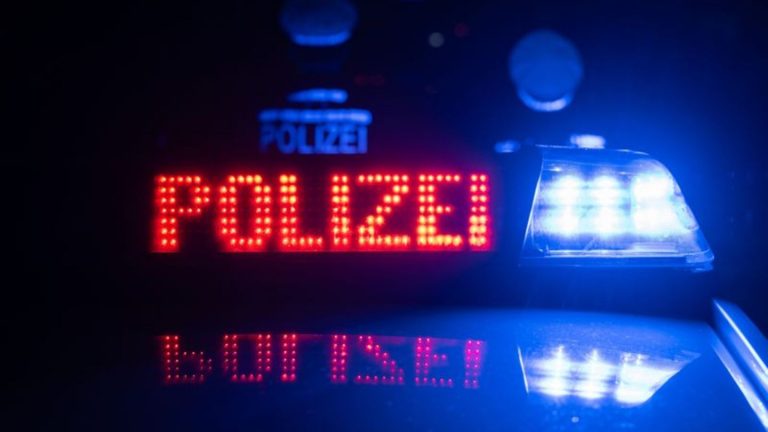 Verkehr: 17-Jährige stirbt bei Motorradunfall