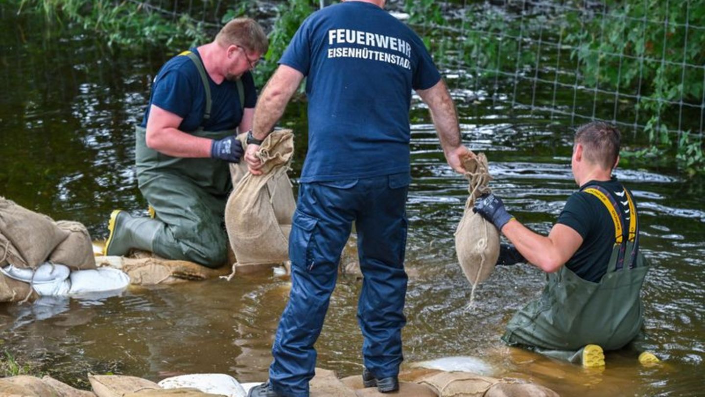 Überflutungsgefahr: Oder-Region in Alarmstimmung - Helfer im Dauereinsatz