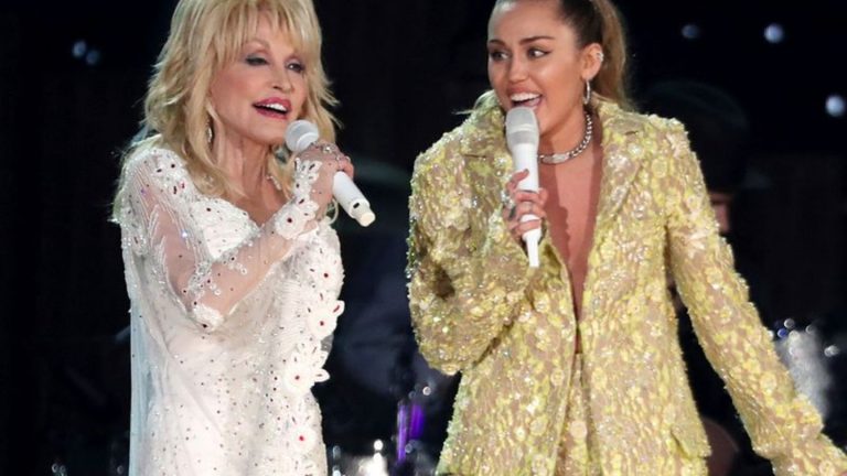 Leute: Mit Patenkind Miley Cyrus verwandt? Dolly Parton freut sich