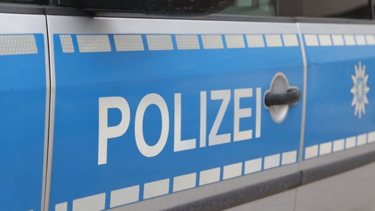 Unfälle: Auto prallt auf Linienbus - 83-Jähriger verletzt