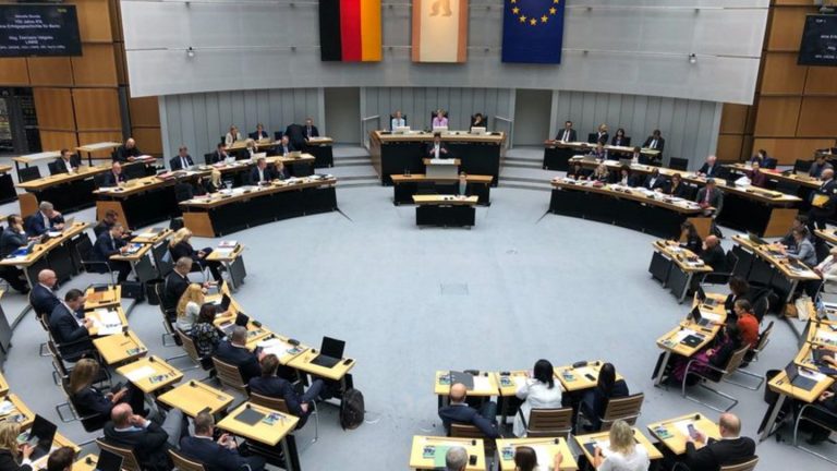 Parlamentssitzung: Abgeordnetenhaus debattiert über Situation in den Kitas