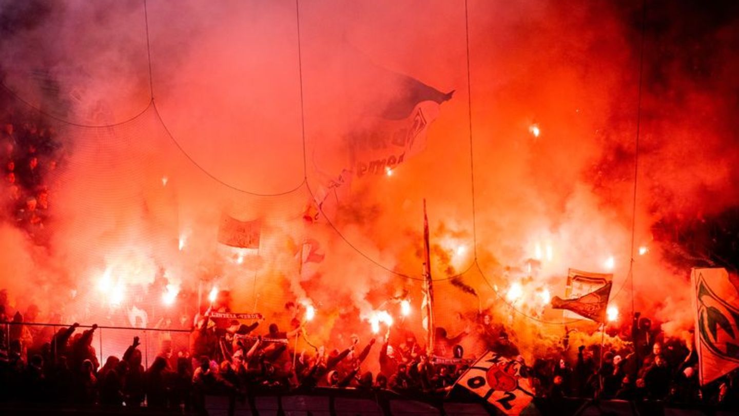 Fußball: Mäurer-Vorschlag: Punktabzug für Pyro-Vergehen