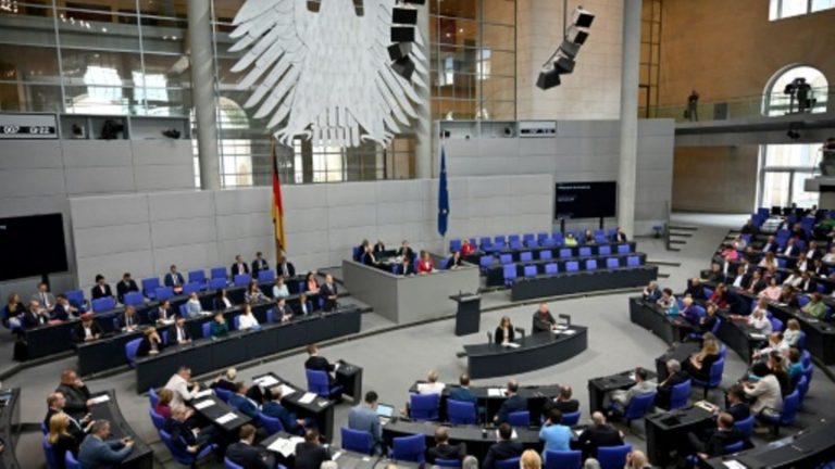 Bundestag stimmt für Maßnahmen zum Bürokratieabbau in der Wirtschaft