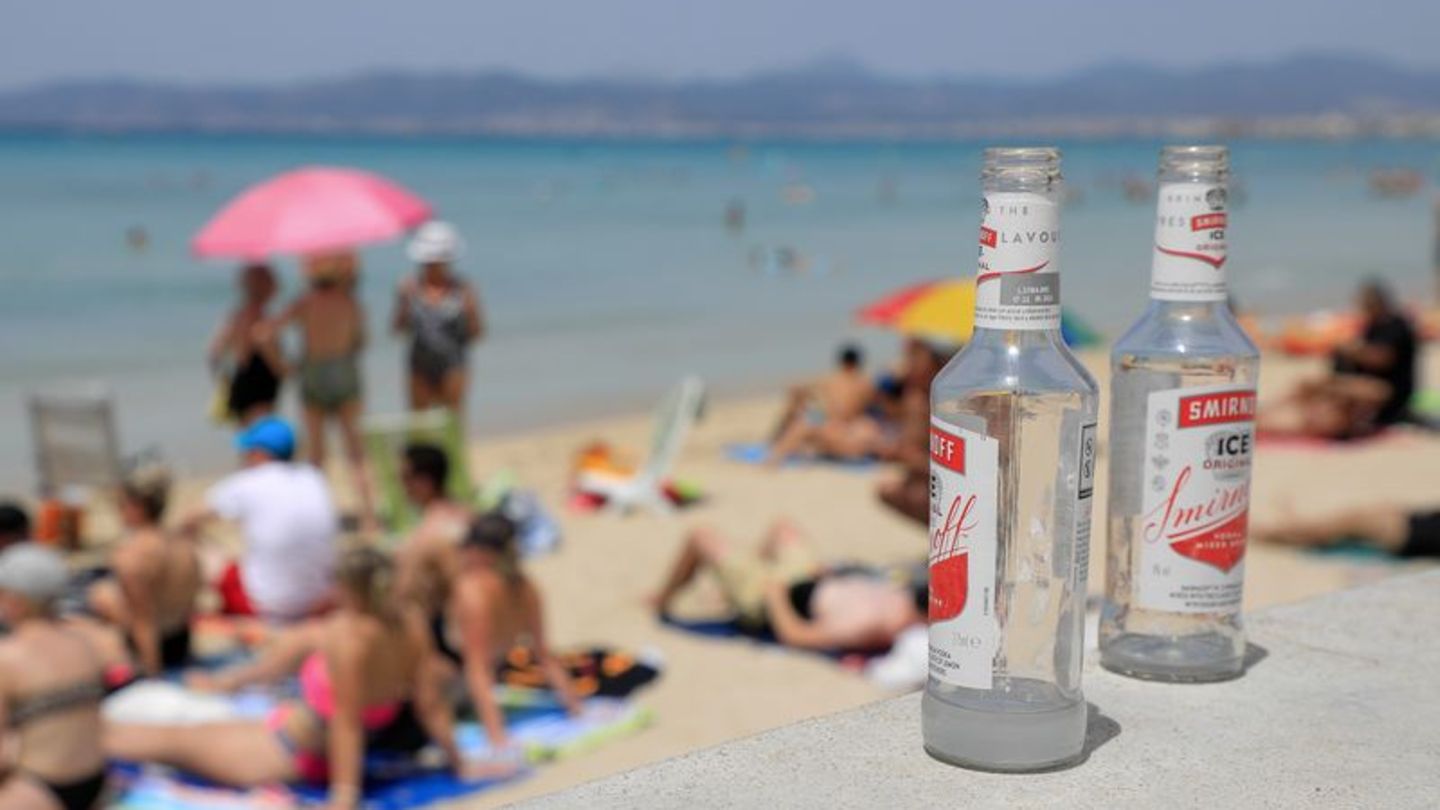 Mallorca: Wegen "Strandsterben": Künftig weniger Liegen am Ballermann