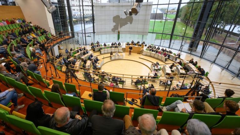 Sachsens neuer Landtag: Landtag wird umgebaut - 47 Abgeordnete neu im Parlament