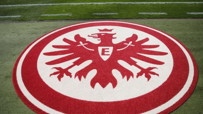 Fußball-Bundesliga: Eintracht verlängert langfristig mit Talent Fenyö