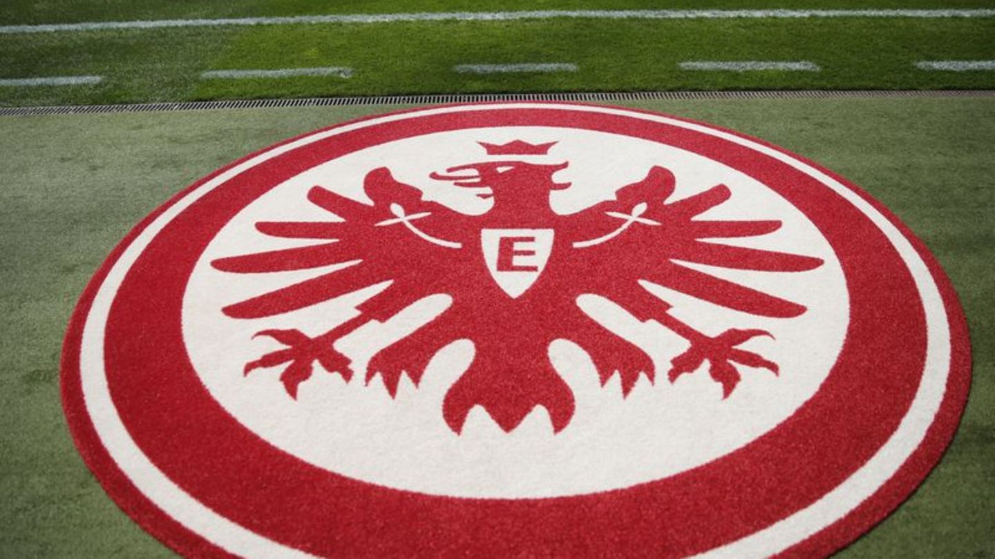 Fußball-Bundesliga: Eintracht verlängert langfristig mit Talent Fenyö