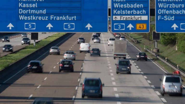 Demo gegen Autobahnausbau: Gericht untersagt Demo gegen A5-Ausbau auf der Autobahn