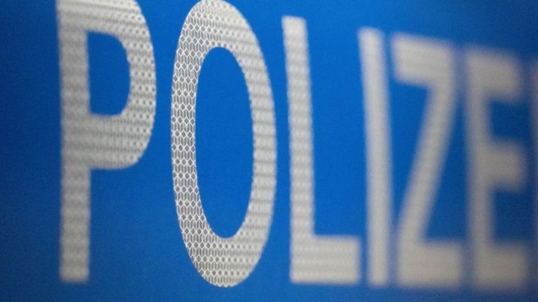 Kriminalität: Frau transfeindlich beleidigt und geschlagen