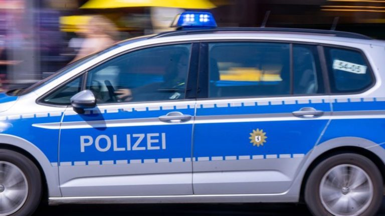 Kriminalität: Tumulte und Angriffe auf Polizei vor Moschee in Neukölln