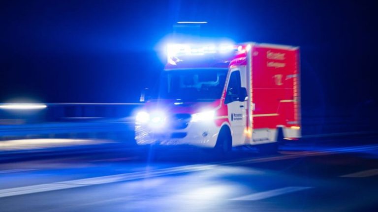 Unfall: Radfahrer in Moers von Auto erfasst und schwer verletzt