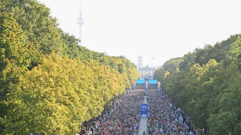 Jubiläumsrennen: Äthiopier Mengesha gewinnt 50. Berlin-Marathon