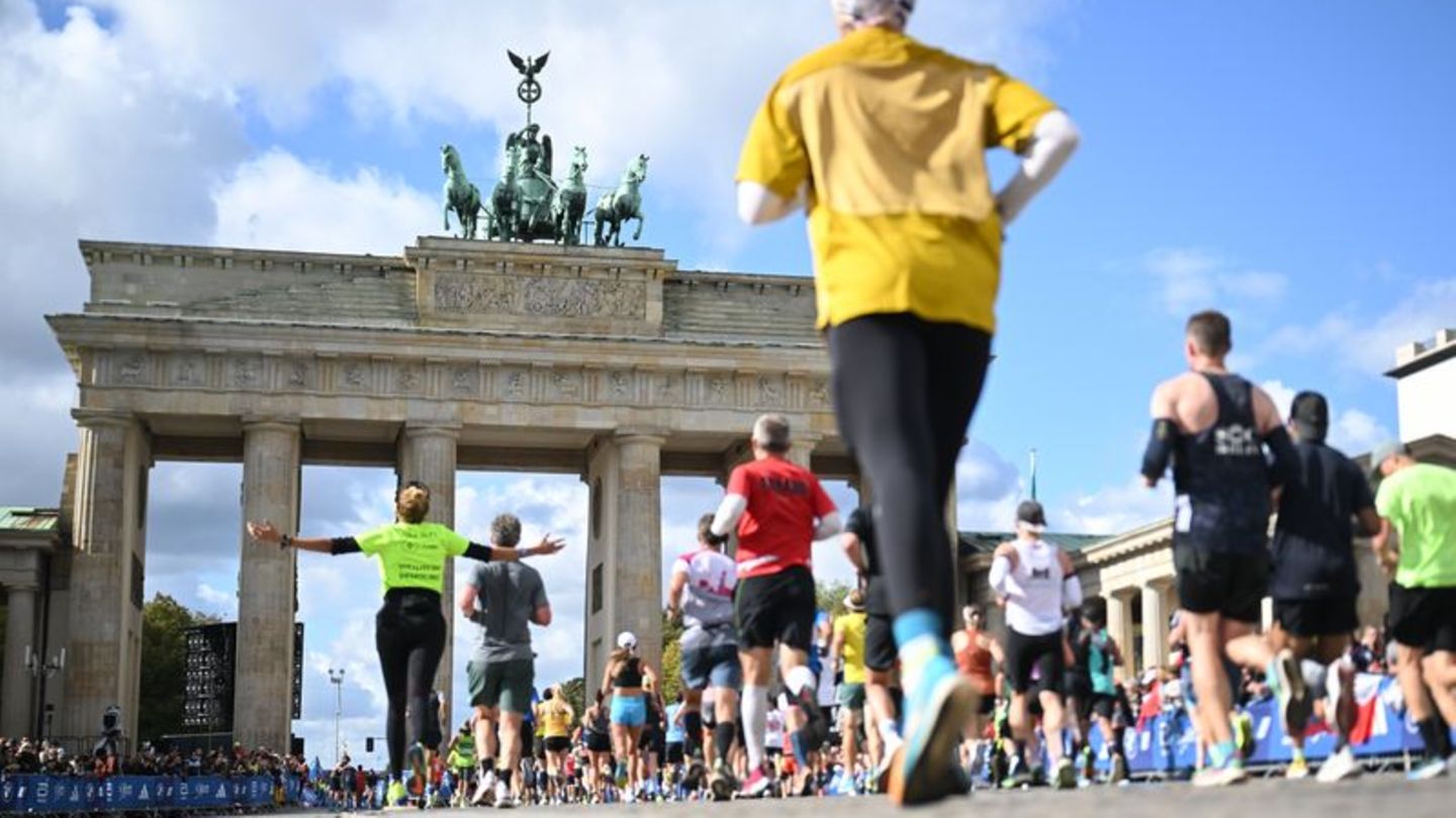 Jubiläumsrennen: Rekord: Mehr als 54.000 erreichen Marathon-Ziel in Berlin