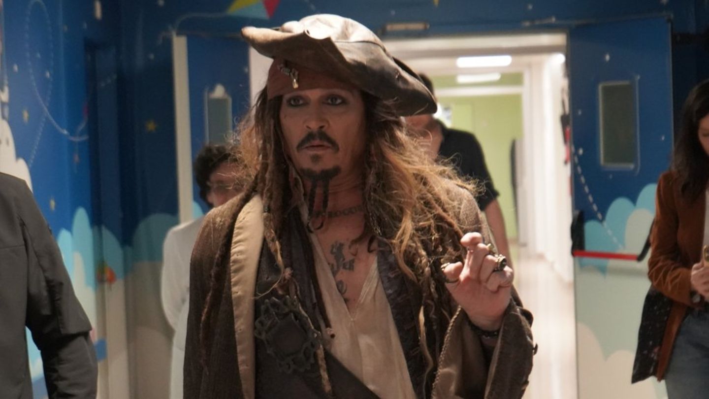 Johnny Depp: Captain Jack Sparrow besucht kranke Kinder