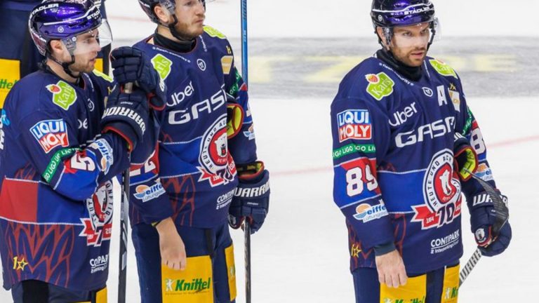 Deutsche Eishockey Liga: Eisbären verlieren in Schwenningen nach Penaltyschießen