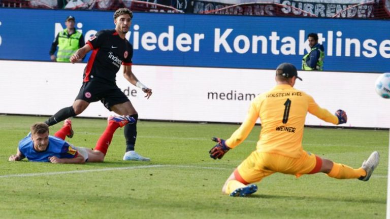 Fußball-Bundesliga: 4:2 in Kiel: Frankfurt ist jetzt Bayern-Jäger