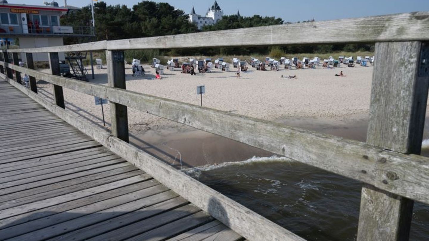 Urlaubsunfall: Kind stürzt von Seebrücke - Entscheidung über Geldforderung