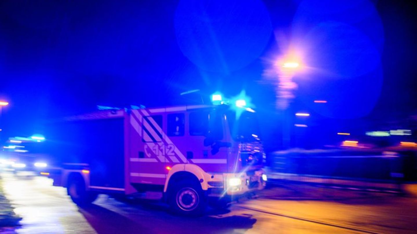 Feuerwehreinsatz: Großbrand in ehemaliger Papierfabrik in Dessau-Roßlau