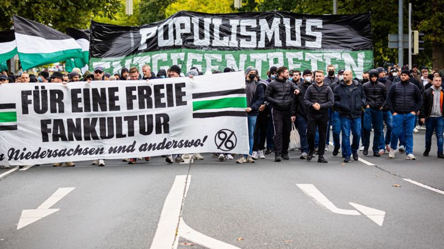 2. Fußball-Bundesliga: Kurz vor Derby: Hannover-Fans demonstrieren in Braunschweig