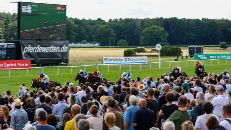 Galopprennen in Hoppegarten: Quest the Moon gewinnt Preis der Deutschen Einheit