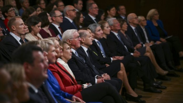 Politiker fordern zum Einheitstag mehr Anerkennung für ostdeutsche Erfahrungen