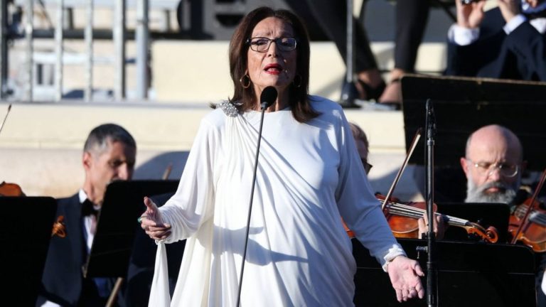 Nana Mouskouri: Sängerin verabschiedet sich von der Bühne