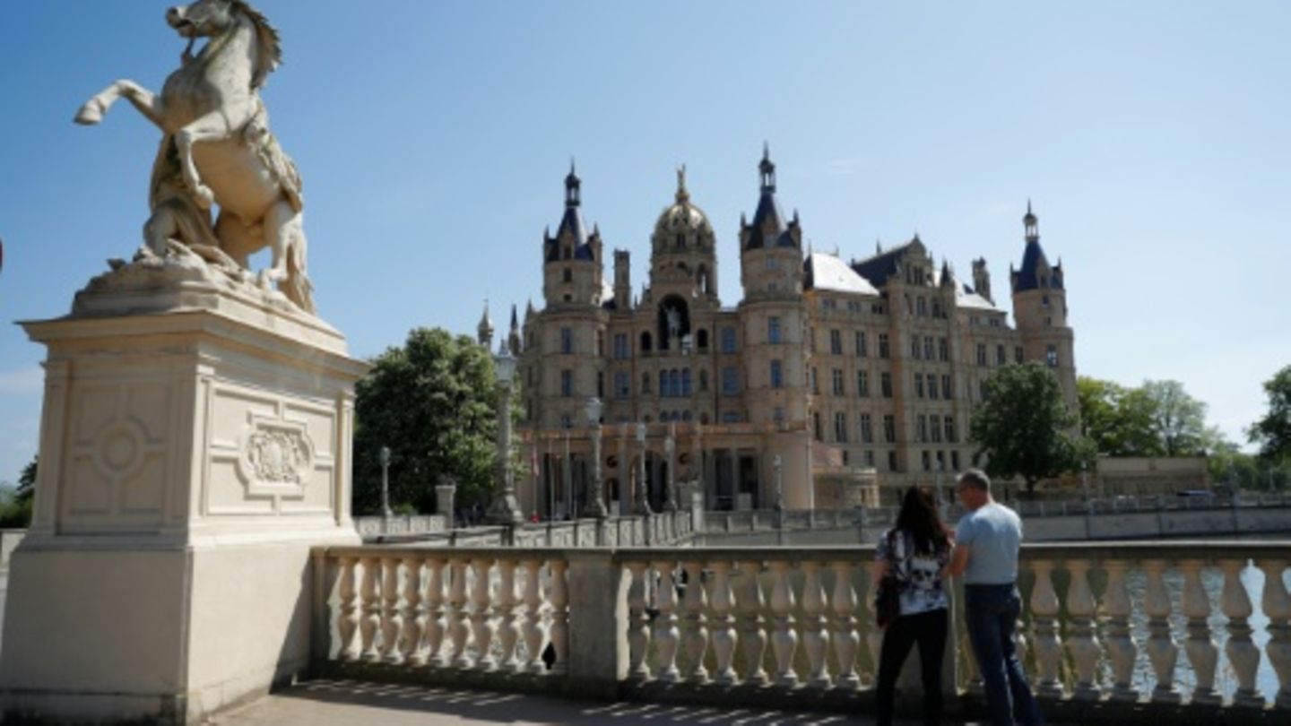 Scholz hält Rede bei Festakt zum Tag der Deutschen Einheit in Schwerin