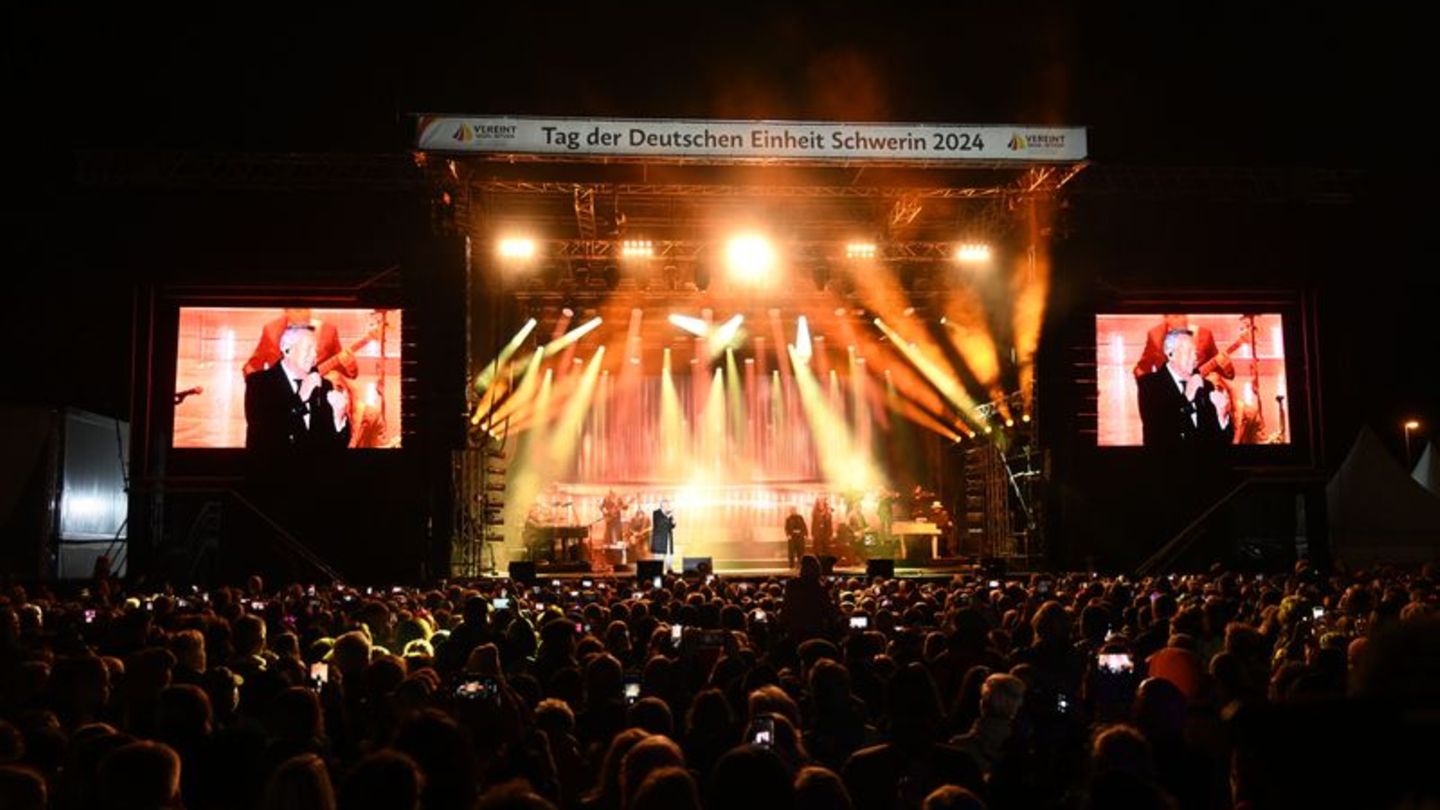 Tag der Deutschen Einheit: Roland Kaiser singt vor 10.000 Fans am Einheitstag