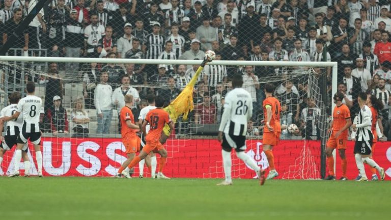 Europa League: Nach Sieg in Istanbul: Alle loben Torwart Santos