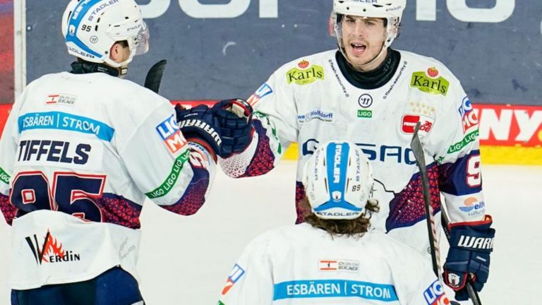 Deutsche Eishockey Liga: Vor 10.000 Fans: Eisbären Berlin siegen mit 3:2 in München