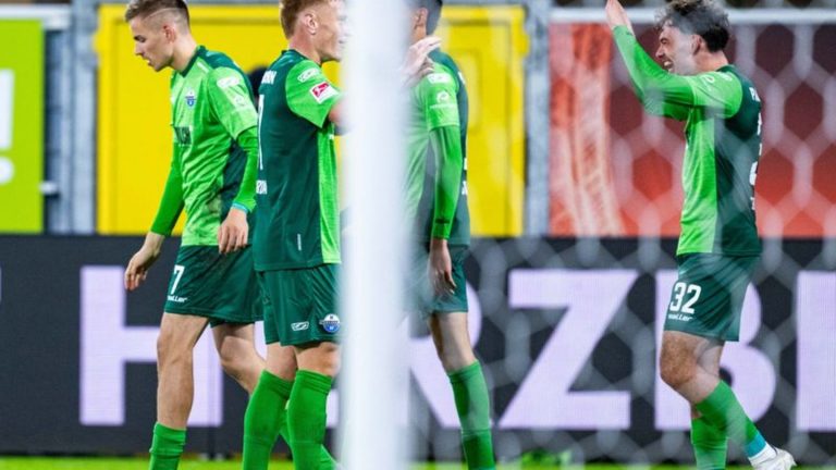 2. Fußball-Bundesliga: Paderborn springt auf Platz zwei - 3:0 gegen Regensburg