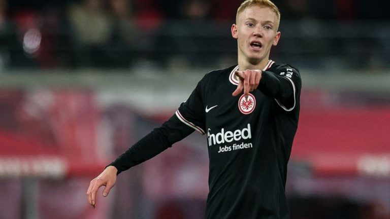 Fußball-Bundesliga: Schwede Larsson verlängert Vertrag in Frankfurt