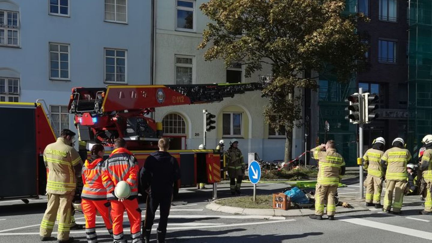 Brand in Innenstadt: Wohnungsbrand in Lübeck - Person im Haus vermutet