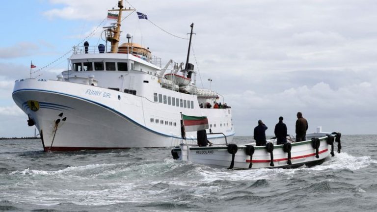 Havarie: Helgolandfähre treibt nach Stromausfall auf Nordsee