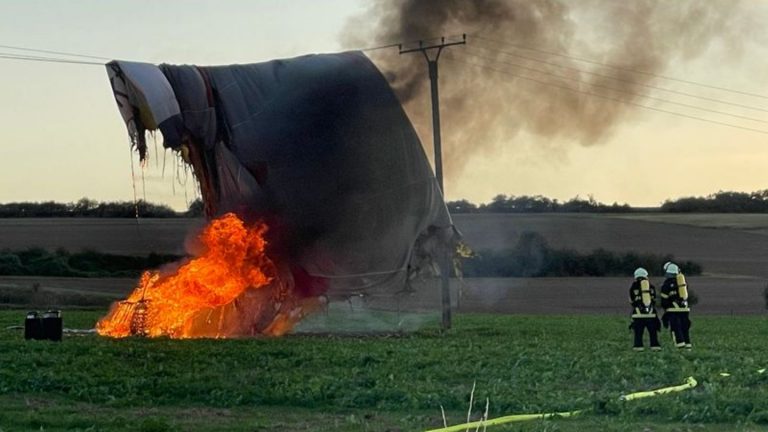 Luftfahrt: Heißluftballon gerät in Stromleitung und fängt Feuer