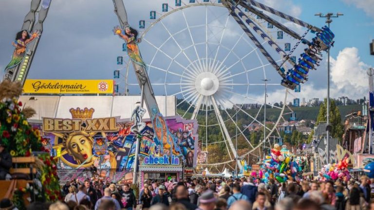 Freizeit: Mehr als zwei Millionen Wasen-Besucher zur Halbzeit