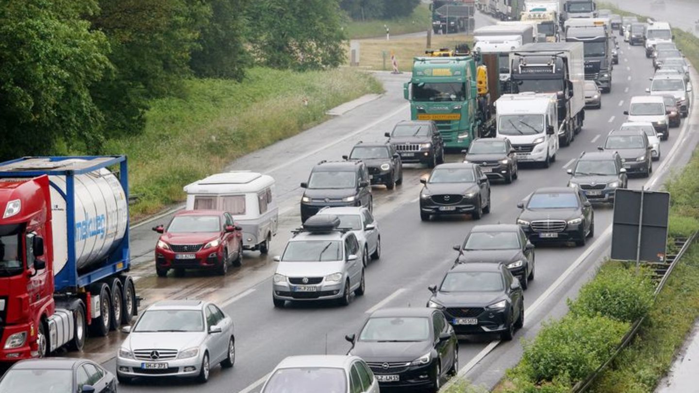 Ferienverkehr: Stop and go in die Ferien: ADAC rechnet mit Staus