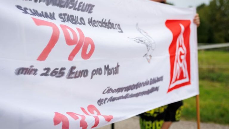 Tarifverhandlungen: Warnstreik bei Stiftherstellern - mehr Geld gefordert