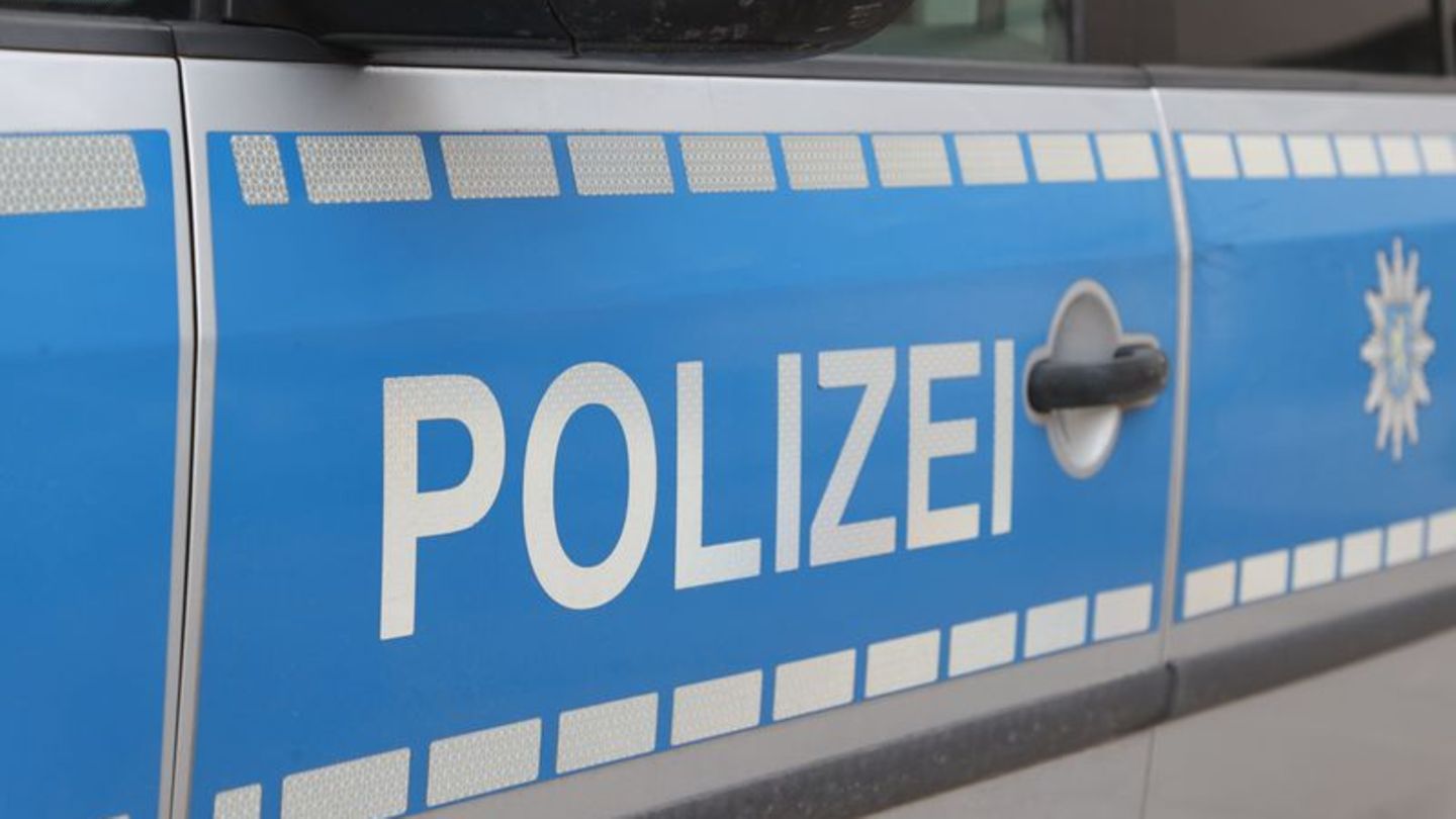 Polizeieinsatz: Bombendrohung an Jobcenter in Arnstadt - Gebäude evakuiert