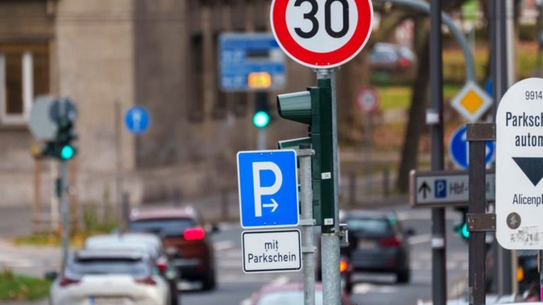 Verkehr: Initiative sieht weiter zu hohe Hürden für Tempolimits