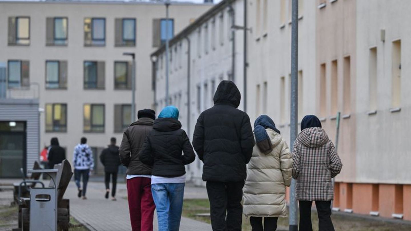 Flüchtlinge: Mehr Asylbewerber bekommen staatliche Leistungen