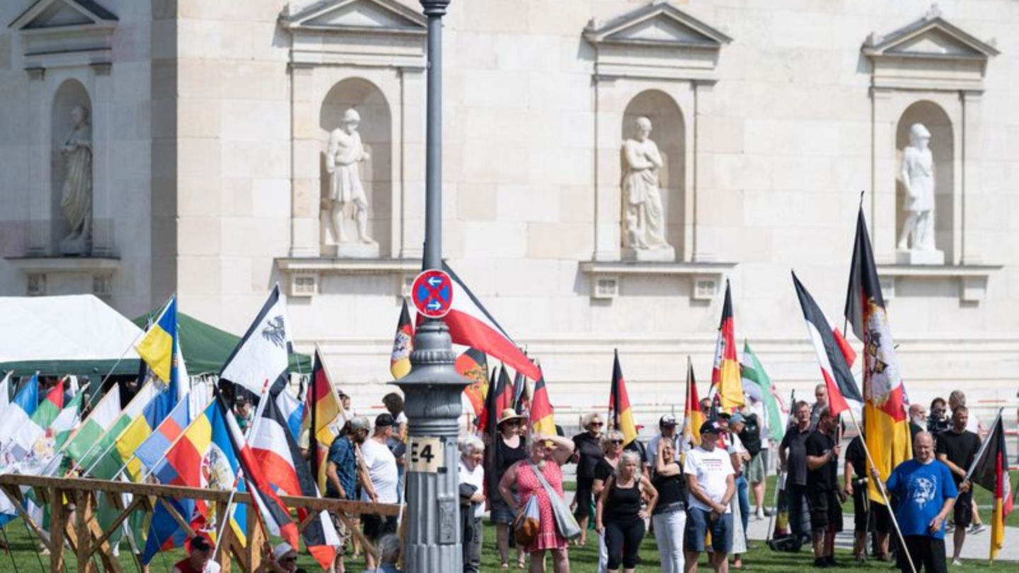 Von obskur bis rechtsextrem: Mehrheit der Deutschen hält "Reichsbürger" für gefährlich