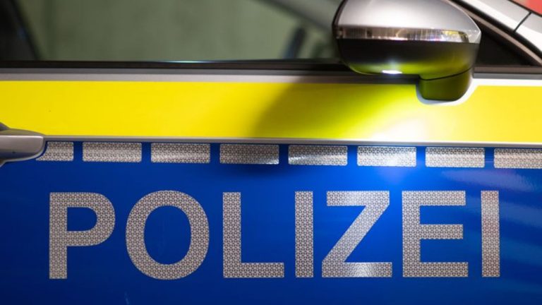 Rassismus: Polizei ermittelt nach rassistischen Gesängen auf Volksfest