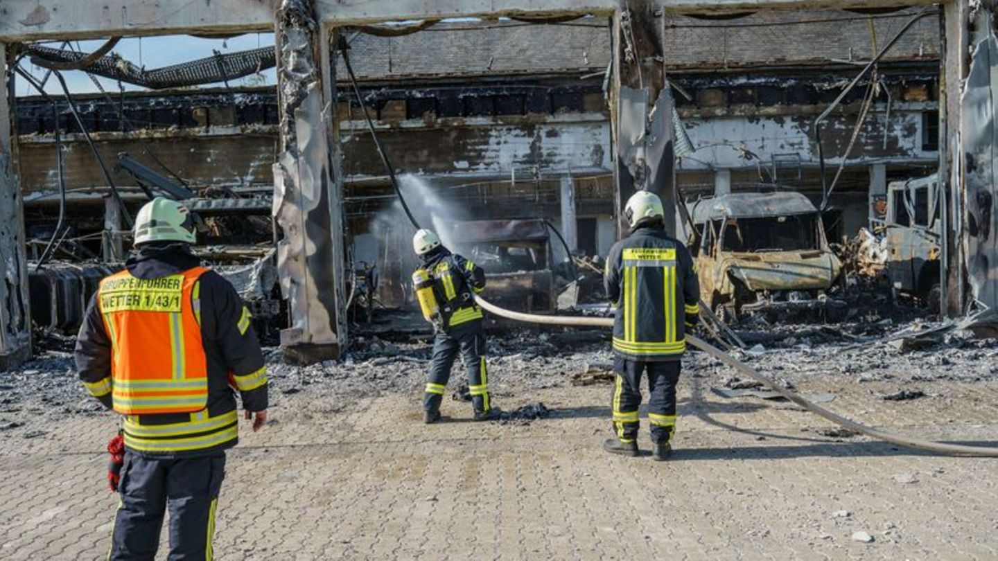 Brände: Feuerwache brennt - "Wir mussten unser Zuhause löschen"