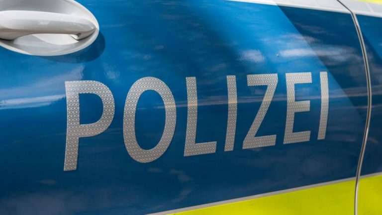 Landkreis Main-Spessart: Raubüberfall im Supermarkt: Bewaffneter Mann erbeutet Geld