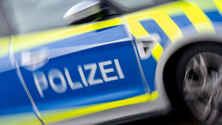 Gefährliche Körperverletzung: Messerangriff: Unbekannter verletzt Mann am Bauch