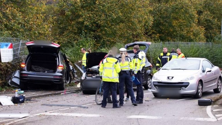 Bei Stuttgart: Fußgänger von Auto erfasst: Mutter und zwei Kinder tot