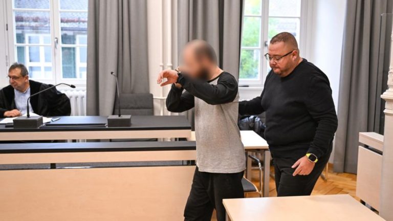 Messerattacke im Supermarkt: Angriff auf Kind: 35-Jähriger muss dauerhaft in Psychiatrie