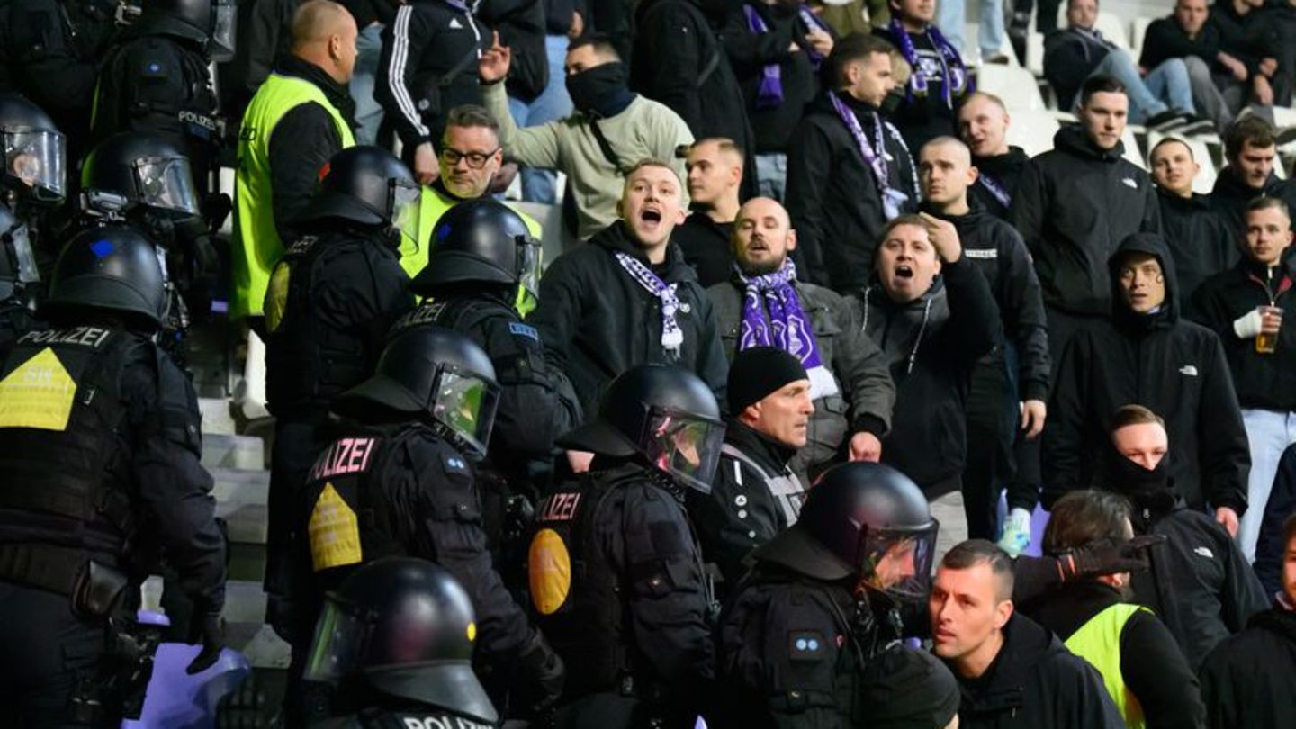 Dritte Liga: Fußballfan bei Ostderby in Aue am Kopf verletzt