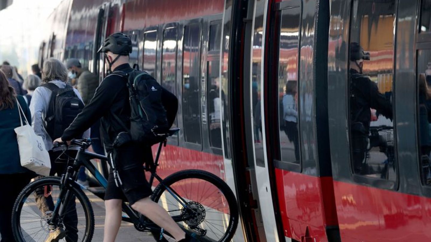 S-Bahn-Sperrung: Bahn baut - Kein S-Bahn-Verkehr nach Warnemünde